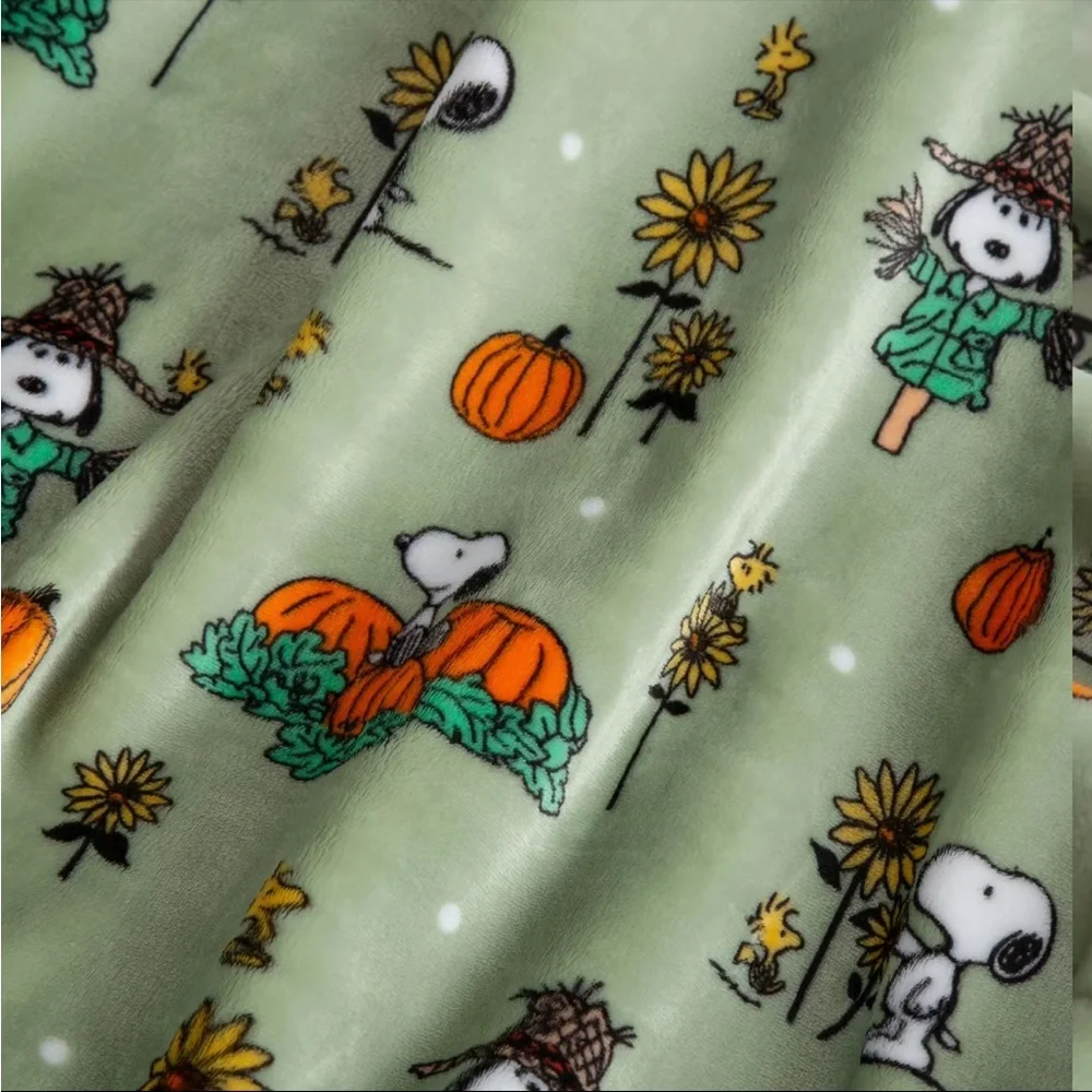 NWT-BERKSHIRE- Peanuts- Snoopy & Woodstock- Green Fall VelvetSoft Blanket 55x70